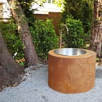 Kreative Metallgestaltung Brunnenbecken Holz Metall